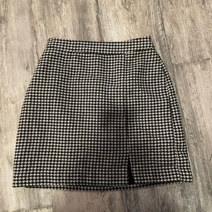 Hollister ultra high-rise houndstooth mini skirt